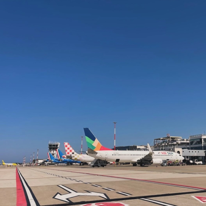 Egy dél-olaszországi repülőtéren elfogyott az üzemanyag