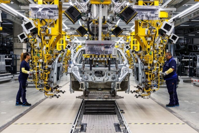 Érkezik a 24 órás működés a BMW Group debreceni gyárába