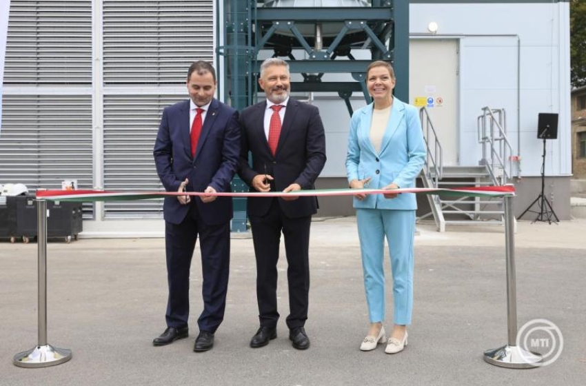 Gázmotoros, hibrid erőművi blokkot adtak át Csepelen
